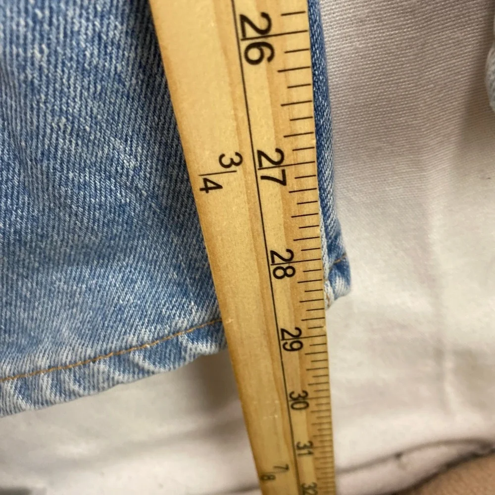 Vintage Levis 565 Loose Fit Wide Leg Jeans Light Wash Blue Mens 33x30 USA Made